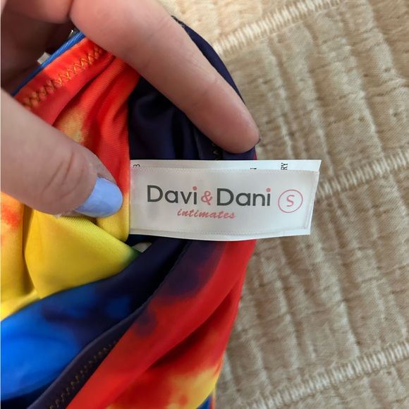 Davi & Dani Snow Cone Swimsuit Size Small - Picture 4 of 14